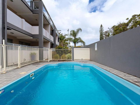9 Shoal Bay Beach Apartments 2 Shoal Bay Road Air Conditioning & Complex Swimming Pool - Accommodation Kalgoorlie 1