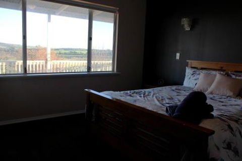A Better Life Animal Sanctuary FarmStay Private Two Bedrooms Lounge Room & Bathroom & Toilet Shared Kitchen - Accommodation Kalgoorlie 4