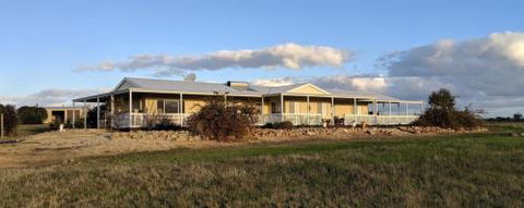A Better Life Animal Sanctuary FarmStay Private Two Bedrooms Lounge Room & Bathroom & Toilet Shared Kitchen - Accommodation Kalgoorlie 0