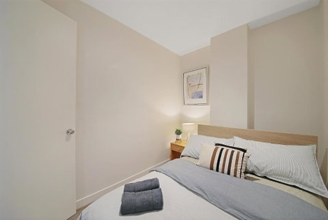 A Comfy & Central 2BR Apt Near Flinders Station - Accommodation Kalgoorlie 6