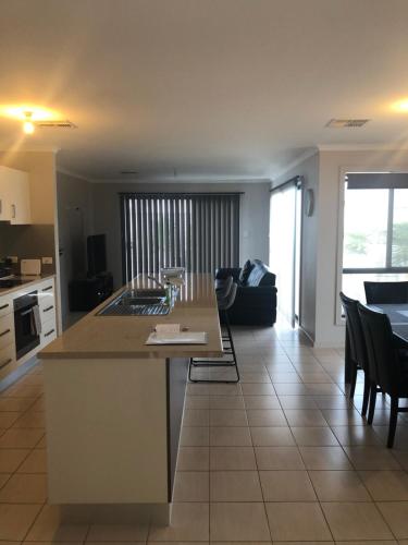 The Baltimore Family Home Getaway - Accommodation Kalgoorlie 5