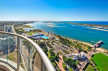Luxury 3BR Apt With Incredible Views - Accommodation Kalgoorlie 6