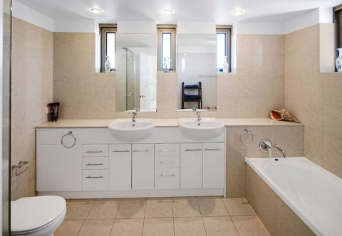 Luxury 3BR Apt With Incredible Views - Accommodation Kalgoorlie 3