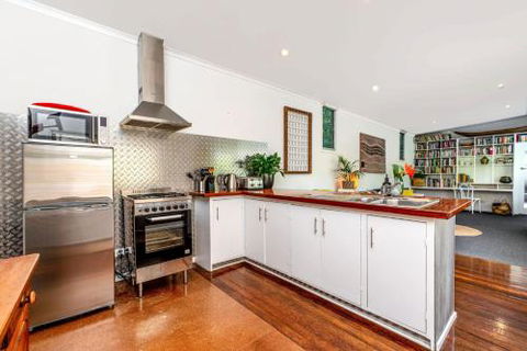 SUNSET BEACH SHACK On SURF - Accommodation Kalgoorlie 6