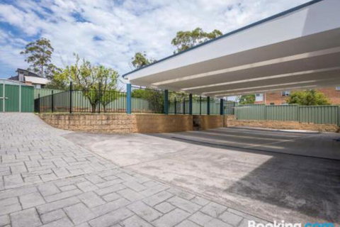 Villa San Gabriel Vincentia Sleeps 14 4pm Check Out Sundays - Accommodation Kalgoorlie 6