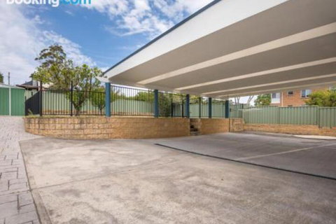 Villa San Gabriel Vincentia Sleeps 14 4pm Check Out Sundays - Accommodation Kalgoorlie 4