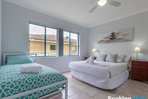 Villa San Gabriel Vincentia Sleeps 14 4pm Check Out Sundays - Accommodation Kalgoorlie 3