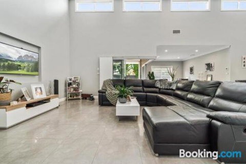 Wentworth Estate 5 Bedroom Luxury Home Sleeps 12 - Accommodation Kalgoorlie 3