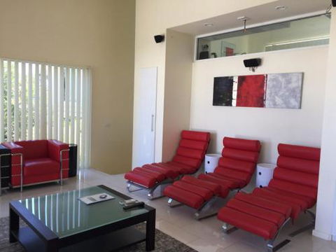 The White House Sandy Point - Accommodation Kalgoorlie 5