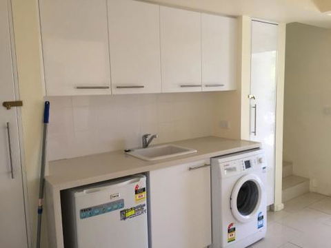 The White House Sandy Point - Accommodation Kalgoorlie 2