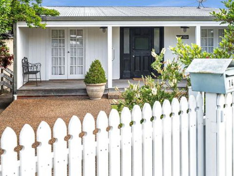 VINCES LANDING OLD EROWAL BAY 4pm Check Out Sundays - Accommodation Kalgoorlie 3