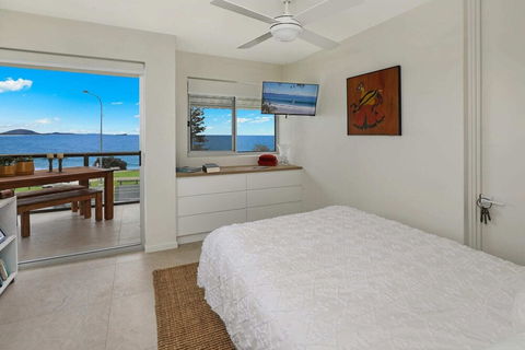 SPECTACULAR OCEAN FRONT Sounion6 - Accommodation Kalgoorlie 0