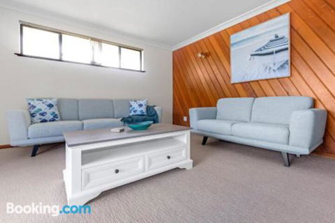 Stingray Shores Your Riverside Escape - Accommodation Kalgoorlie 2