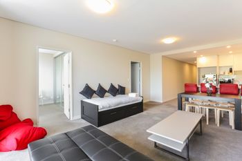 Spacious Apartment At Waitara - Accommodation Kalgoorlie 6