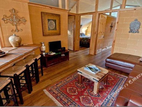 Bruny Island Accommodation 43 Degrees Beachside Studio Spa Apartments (1) - Accommodation Kalgoorlie 2