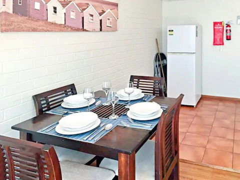 Sun, Beach, Shops, Wifi, Netflix - Accommodation Kalgoorlie 4