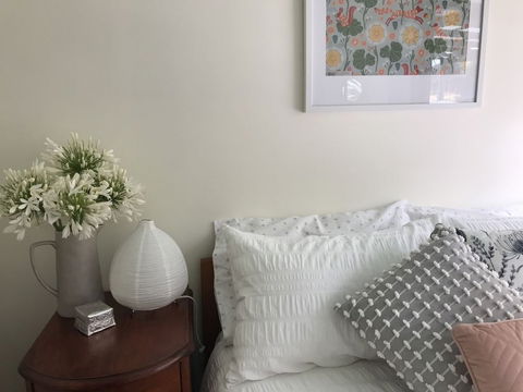 Beautiful Cottage, Ocean Views, Amazing Gardens, 12 Minute Walk To Beach - Accommodation Kalgoorlie 6