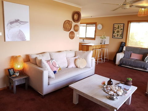 Beautiful Cottage, Ocean Views, Amazing Gardens, 12 Minute Walk To Beach - Accommodation Kalgoorlie 1