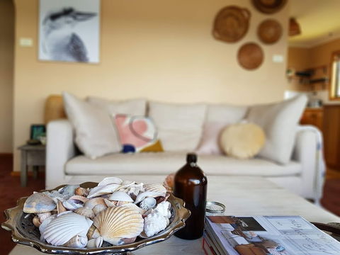 Beautiful Cottage, Ocean Views, Amazing Gardens, 12 Minute Walk To Beach - Accommodation Kalgoorlie 5
