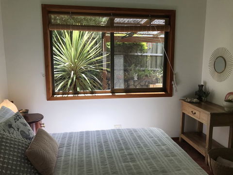 Beautiful Cottage, Ocean Views, Amazing Gardens, 12 Minute Walk To Beach - Accommodation Kalgoorlie 3