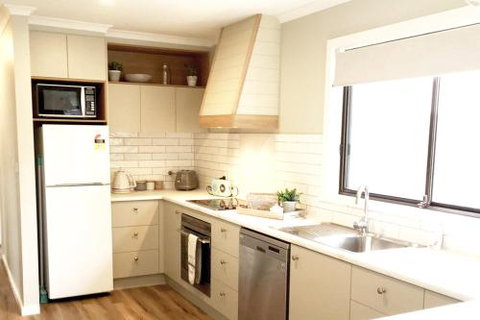 Charlottes Honor River & Golf Cottage - Accommodation Kalgoorlie 4