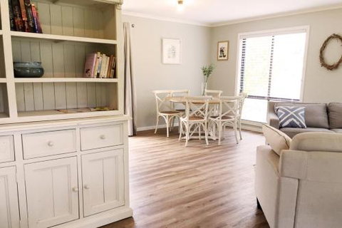 Charlottes Honor River & Golf Cottage - Accommodation Kalgoorlie 3