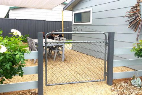 Charlottes Honor River & Golf Cottage - Accommodation Kalgoorlie 1