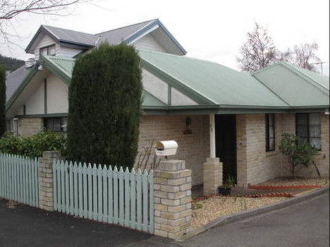Twin Pines Cottage On Lansdowne - Accommodation Kalgoorlie 2