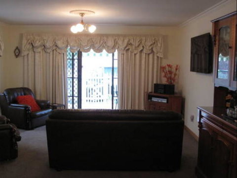 Twin Pines Cottage On Lansdowne - Accommodation Kalgoorlie 5