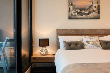 Panoramic Melbourne Views From Stylish Apartment - Accommodation Kalgoorlie 2