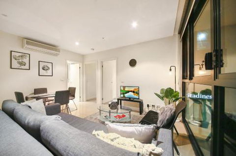 A Cozy 2BR CBD Apartment Near Bourke St. Mall - Accommodation Kalgoorlie 2