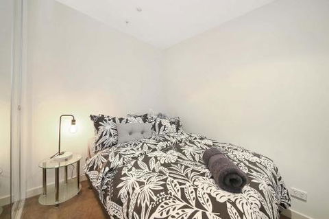 A Cozy 2BR CBD Apartment Near Bourke St. Mall - Accommodation Kalgoorlie 1