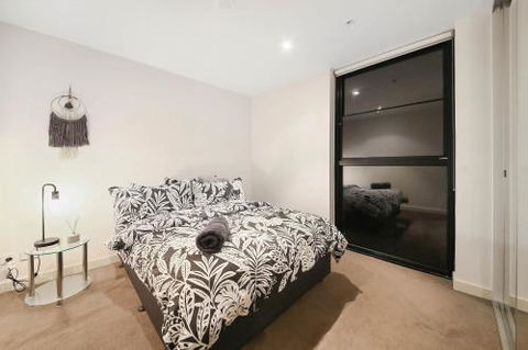 A Cozy 2BR CBD Apartment Near Bourke St. Mall - Accommodation Kalgoorlie 3