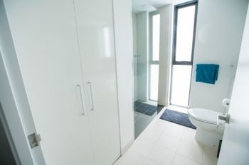Spacious Apartment Close To Melbourne CBD - Accommodation Kalgoorlie 5