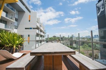 Spacious Apartment Close To Melbourne CBD - Accommodation Kalgoorlie 4