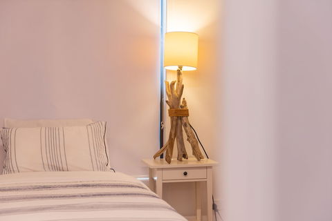 Coastal Cottage - Cannonvale - Accommodation Kalgoorlie 0