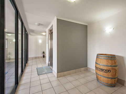 Shoal Bay Beachclub Apartments - Accommodation Kalgoorlie 0