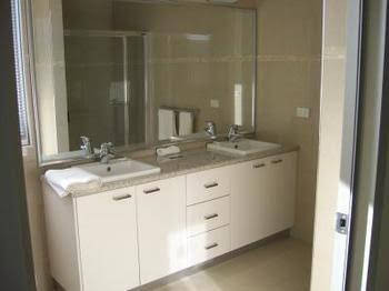 Harbour Views - Accommodation Kalgoorlie 1