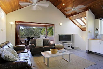 A PERFECT STAY - Clarkes Beach Villa - Accommodation Kalgoorlie 0