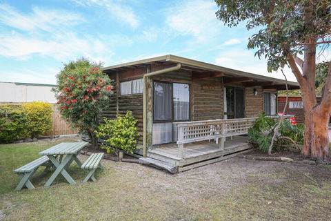 Lazy Acre Log Cabins - Accommodation Kalgoorlie 6