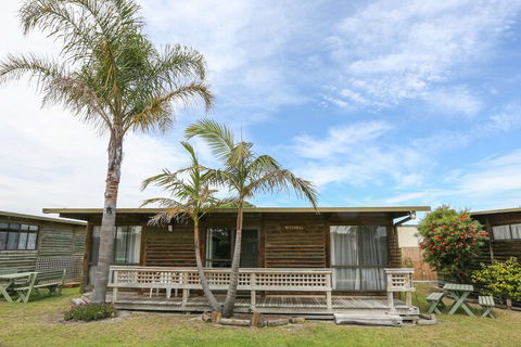 Lazy Acre Log Cabins - Accommodation Kalgoorlie 3