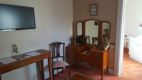 The Bears Went Over The Mountain - Accommodation Kalgoorlie 0