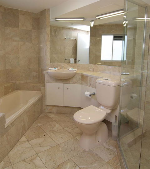 Surfers Mayfair - Accommodation Kalgoorlie 6