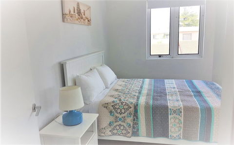 Emerald Surfers - Accommodation Kalgoorlie 6