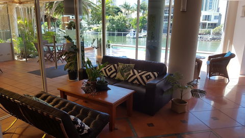 Emerald Surfers - Accommodation Kalgoorlie 1