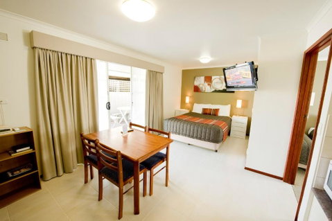 Redwood Manor Motel Apartments - Accommodation Kalgoorlie 3