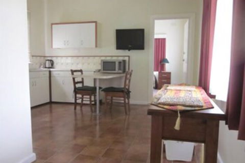 Lakes Waterfront Motel & Holiday Cottages - Accommodation Kalgoorlie 6