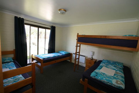 Alpha Centauri Townhouses - Accommodation Kalgoorlie 4