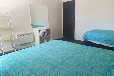 Alpha Centauri Townhouses - Accommodation Kalgoorlie 7