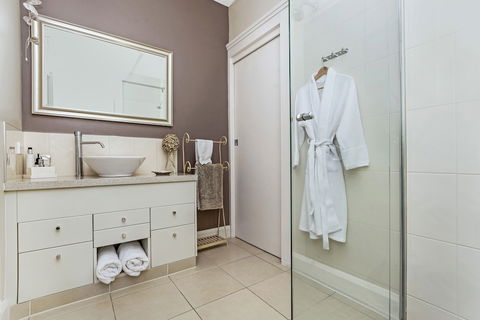 Topiary Haven - Accommodation Kalgoorlie 2